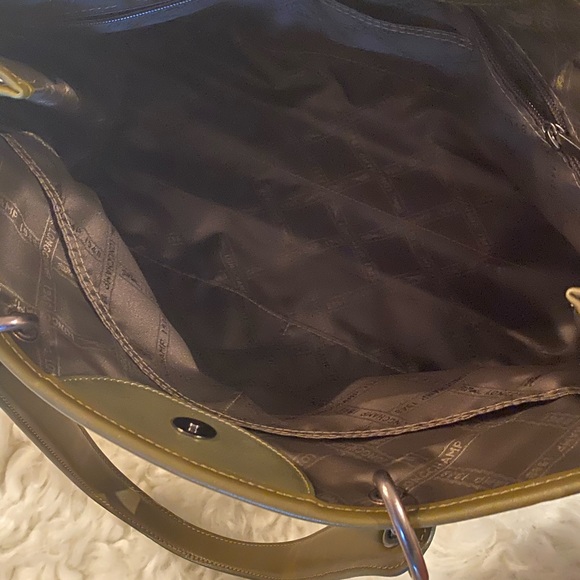 NWOT Longchamp Olive Leather Tote - Picture 11 of 15